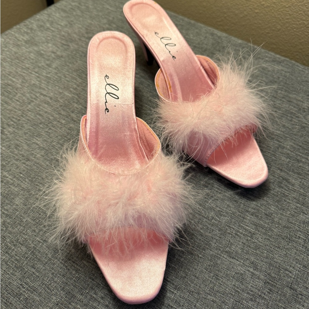 Ellie Blush Sasha Fuzzy Slippers